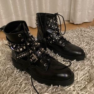 Super cute boots with studs